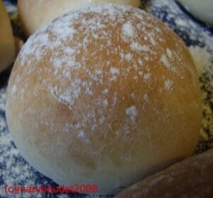 dinner rolls on a plate