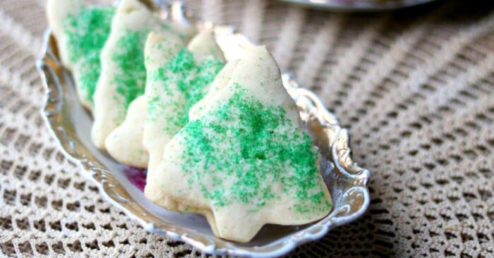 Bestrolledsugarcookiessocialmediaimage sugarcookieswithgreensugarcrystals
