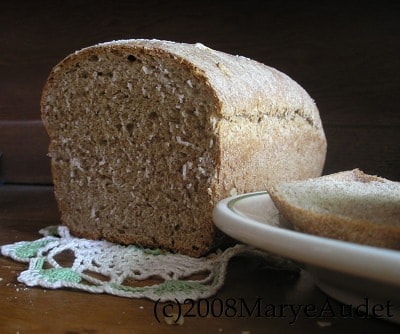 sliced whole wheat and oatmeal bread