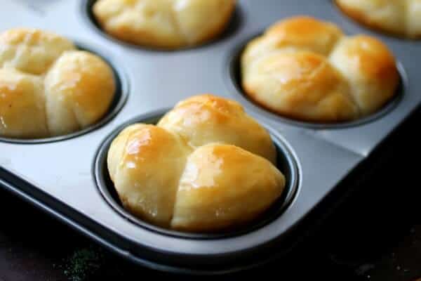 This easy dinner roll recipe makes delicious cloverleaf rolls. The technique is simple when you know how! From RestlessChipotle.com