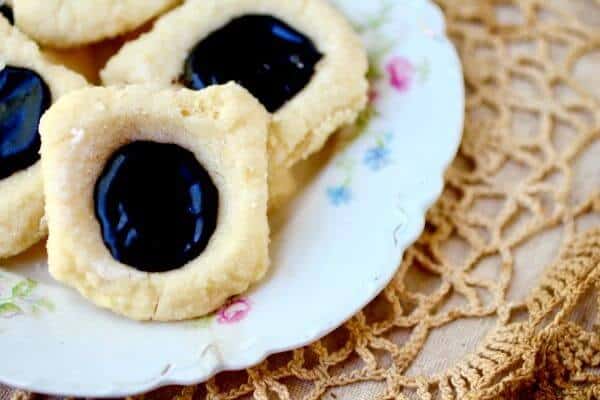 Easy Earl Grey Chocolate Thumbprint Cookies are old fashioned yumminess. From RestlessChipotle.com