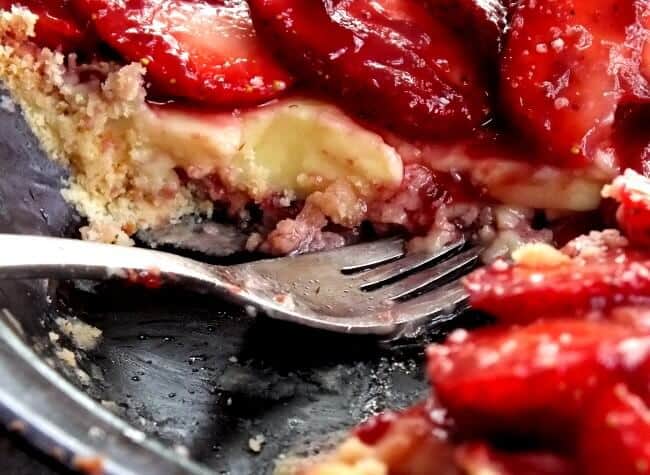 strawberry cream tart bite