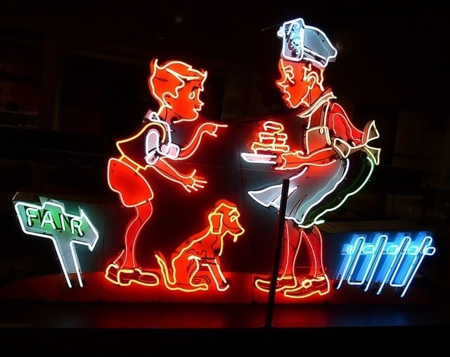 howard-johnsons-neon-sign|restlesschipotle.com