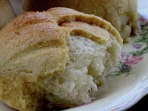 melonpan snack bread is unusual and delicious|restlesschipotle.com