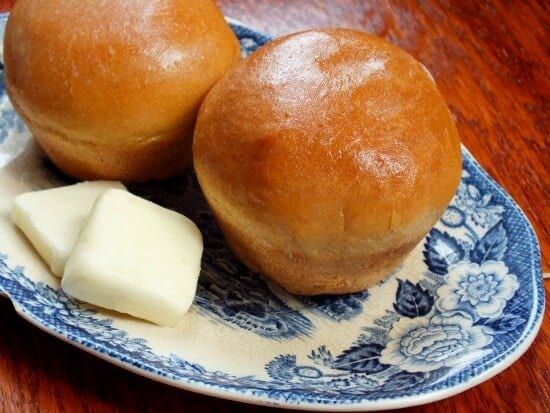 Dinner rolls on a blue plate.