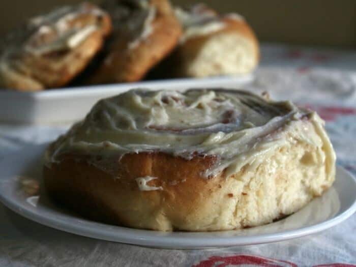 pecan cinnamon rolls with cream cheese cinnabon icing|restlesschipotle.com