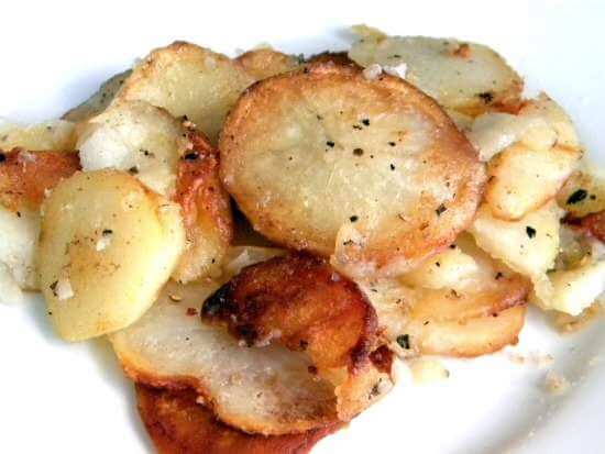 OMG these are the best fried potatoes ever! Tips to help you make them right every time. From RestlessChipotle.com