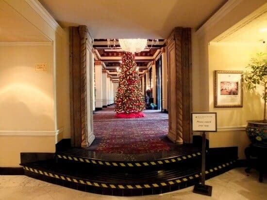 The lobby of the historic St Anthony Hotel in San Antonio is amazing at christmas - restlesschipotle.com