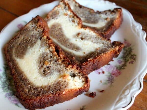 cream cheese filled banana bread is the perfect combination of sweet and tangy for breakfast or snacks - restlesschipotle.com