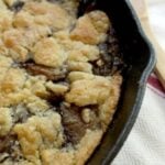 Overhead view of this dessert in a skillet.