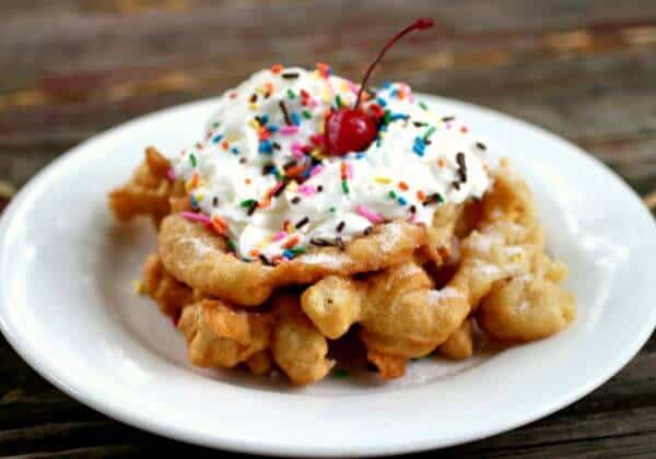 These easy, homemade funnel cakes are quick to make and your family will love them. Totally addictive. Restlesschipotle.com 