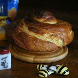 Homemade Honey Bun recipe is easy to make and it freezes well, too. Restlesschipotle.com