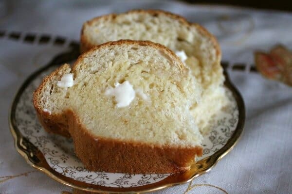 The homemade honey bun has a sweet flavor and the texture is light and airy. Restlesschipotle.com