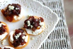 Onion bacon jam is easy and it makes awesome Christmas gifts. Smoky and spicy with a little sweet tossed in. Restlesschipotle.com