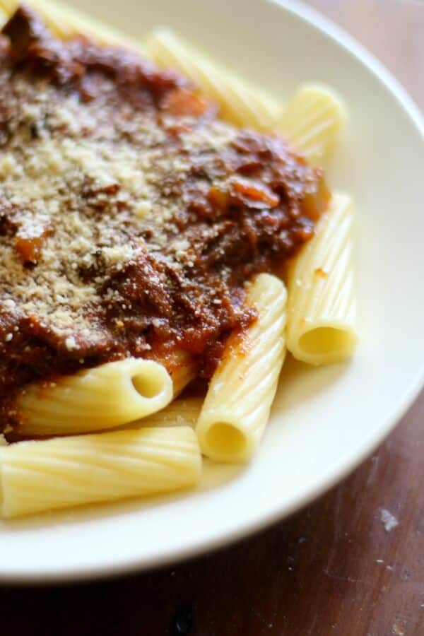 Slow cooker beef ragu is a hearty weeknight meal. from Restlesschipotle.com