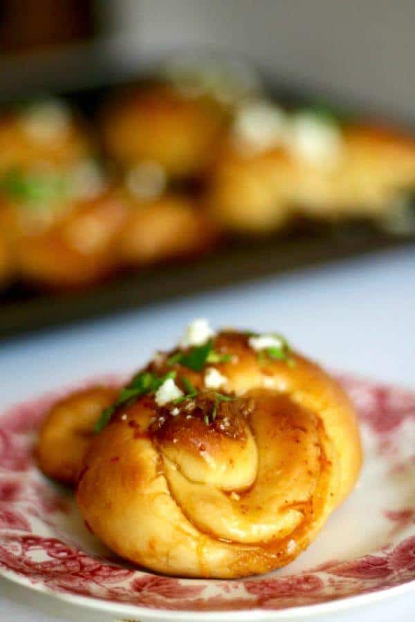 I love this super easy Texas Knot Rolls Recipe! SO yummy!! From RestlessChipotle.com
