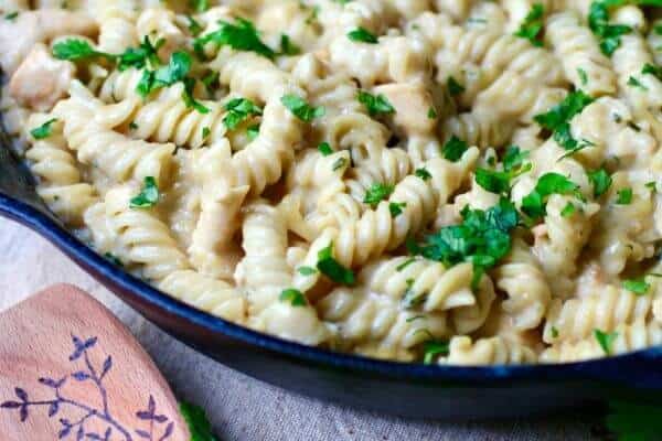 A creamy, cheesy family favorite - this salsa verde mac and cheese recipe is a yummy skillet dinner. From restlesschipotle.com