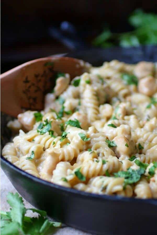 This easy mac and cheese recipe is a Tex Mex mashup - Salsa Verde Chicken meets Mac and Cheese! From restlesschipotle.com