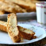 Delicious easy biscotti recipe flavored with cornmeal, bourbon, and pecans from restlesschipotle.com