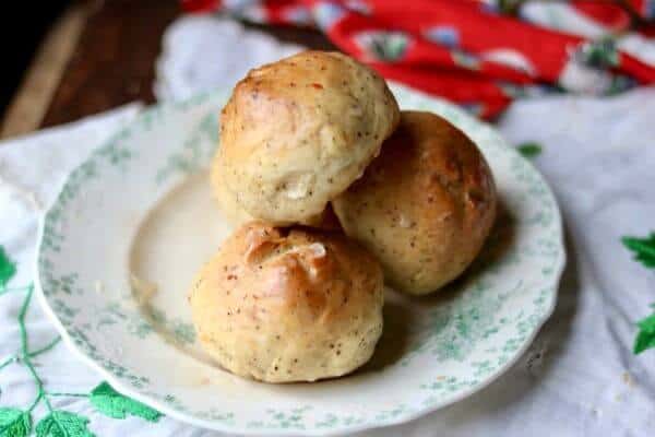 Easy cheese dinner rolls recipe is full of cheddar cheese and black pepper flavor. Quick and easy! From RestlessChipotle.com