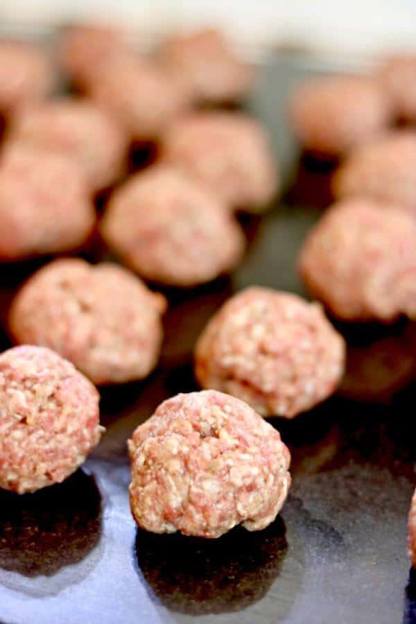 So simple! Quick and easy crockpot meatballs recipe! From RestlessChipotle.com
