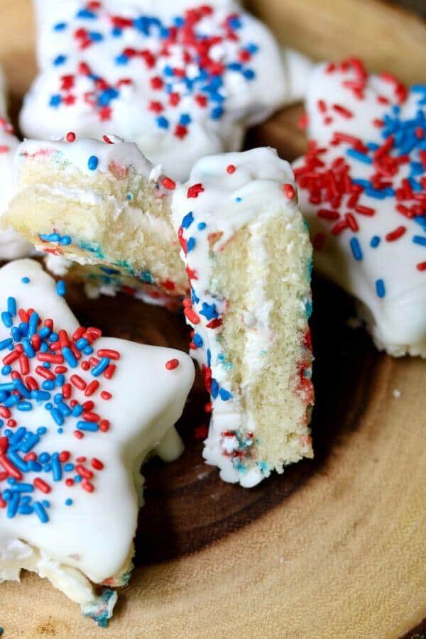 I used my homemade white cake mix to make these cute snack cakes for the fourth of july! From restlesschipotle.com