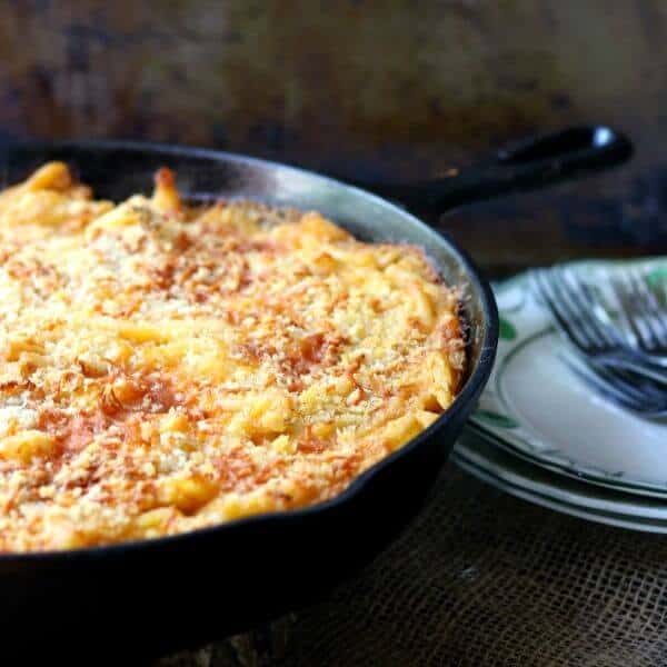 southernbakedmacaroniandcheesewithbeerinaskillet closeupsquarerecipeimage