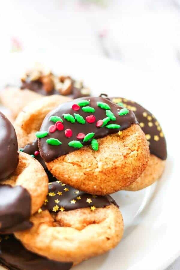 Closeup of the decorated Christmas Cinnamon Crackle Cookies