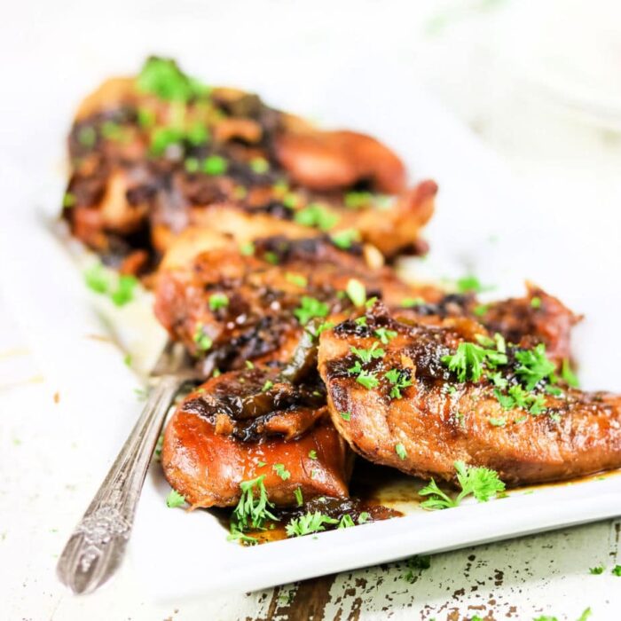 Closeup of the cooked chicken showing caramelization.