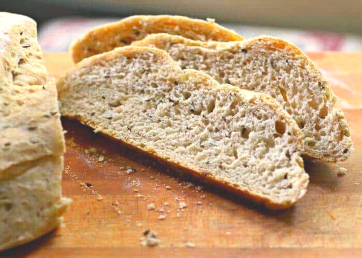 Slices of rye bread on a cutting board.