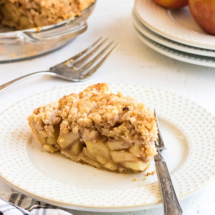 Close up shot of a slice of apple pie for featured image.