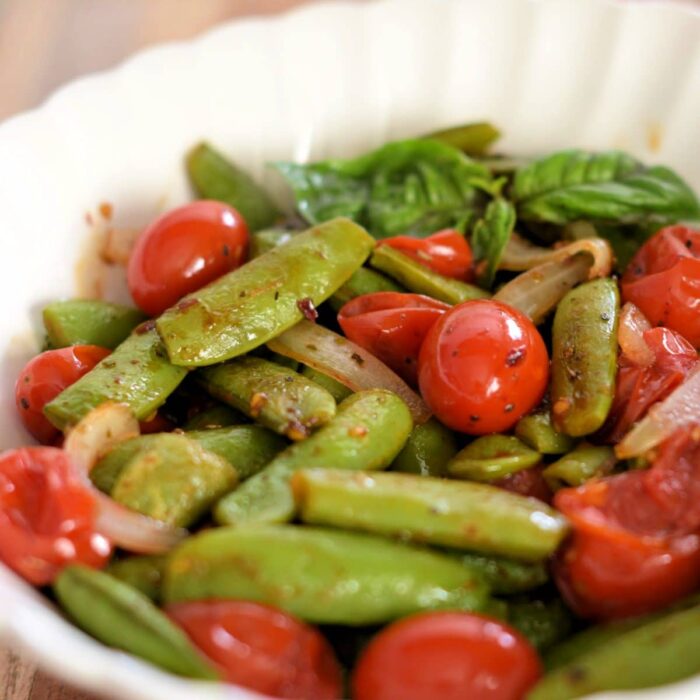 Snap peas and tomatoes in a bowl.