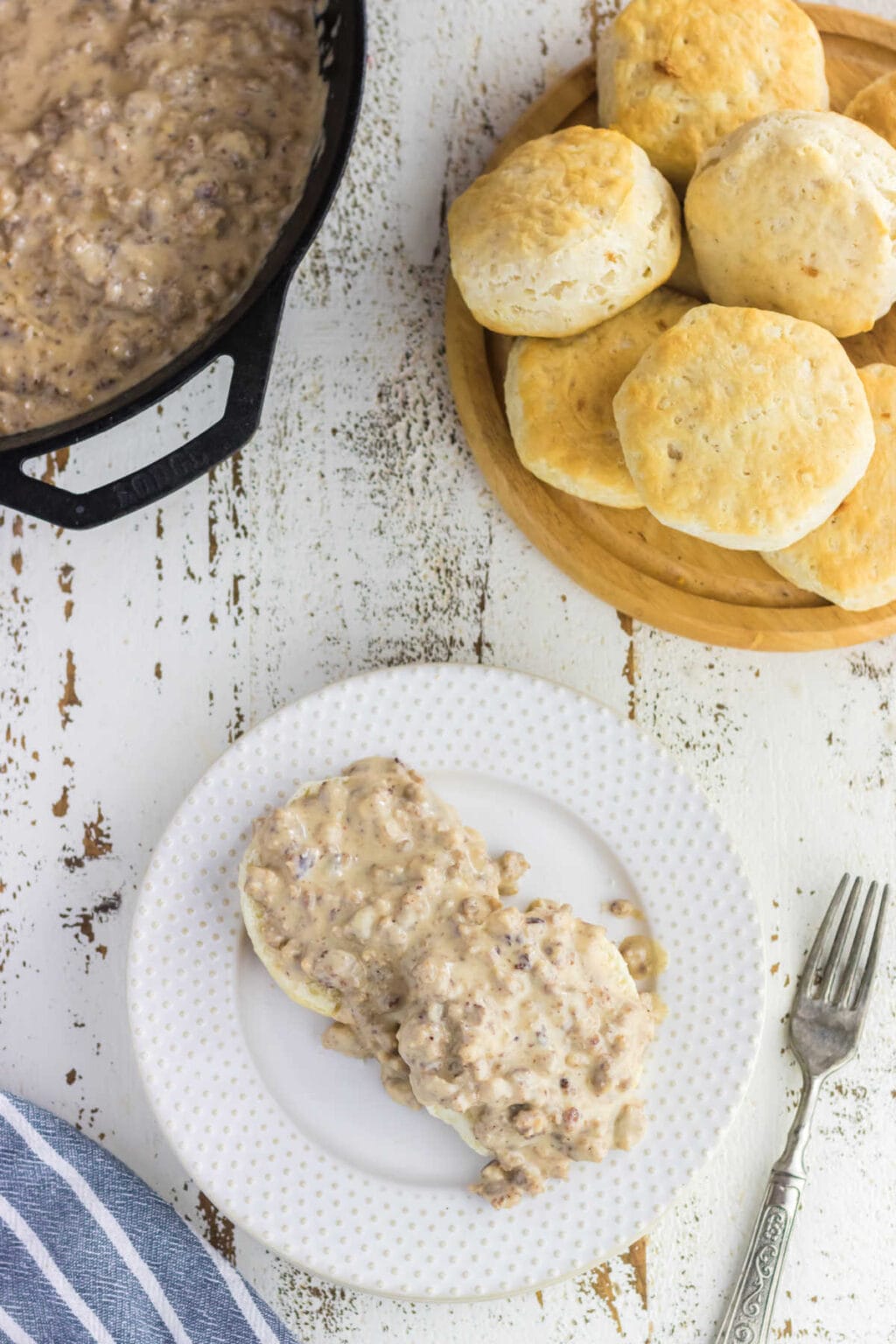 Homemade White Sausage Gravy (Easy Southern Recipe) Restless Chipotle