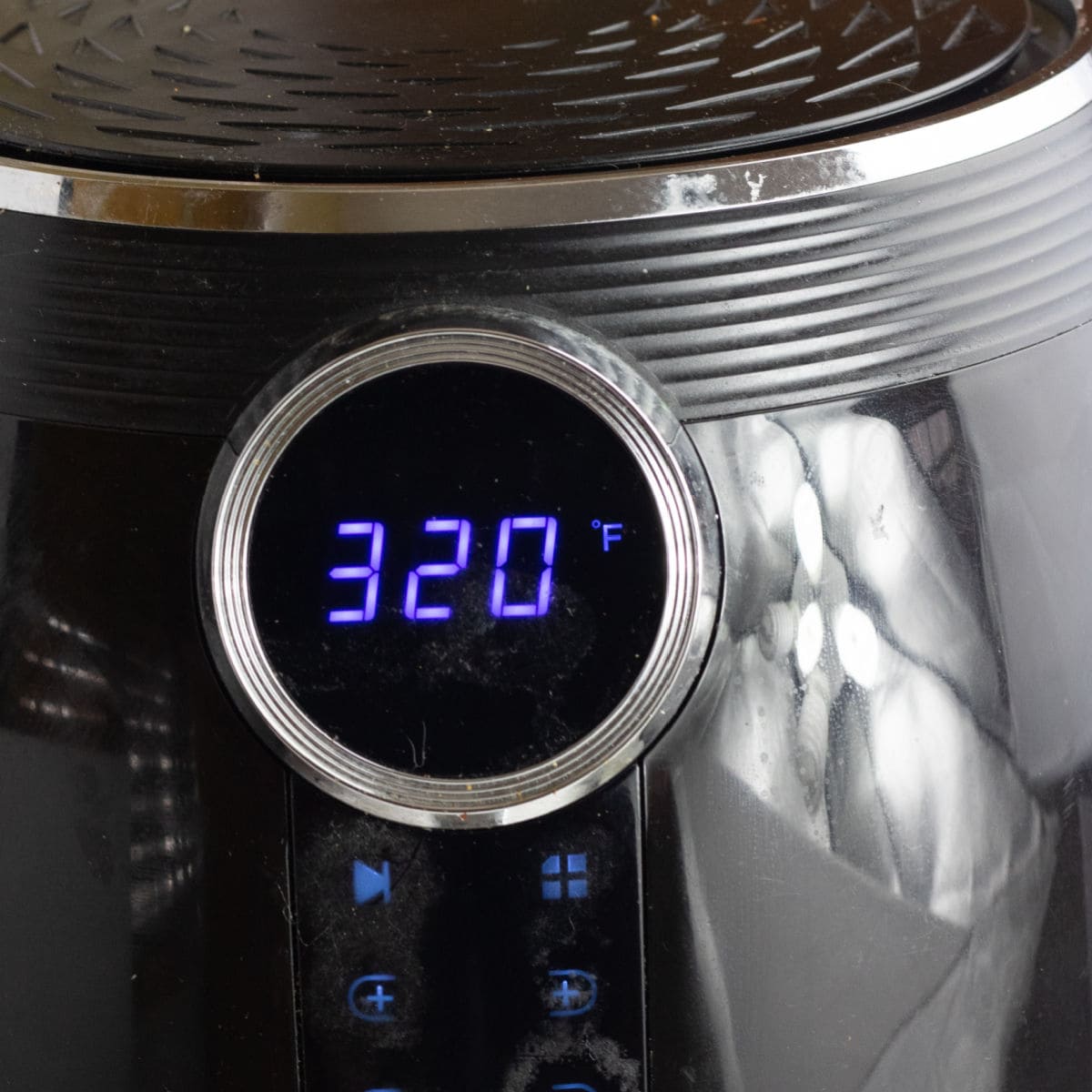 Air fryer showing the temperature at 320 degrees.