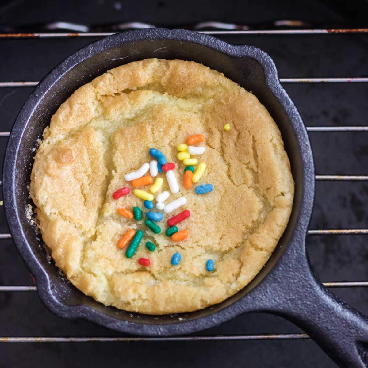 Overhhead view of finished cookie in pan.