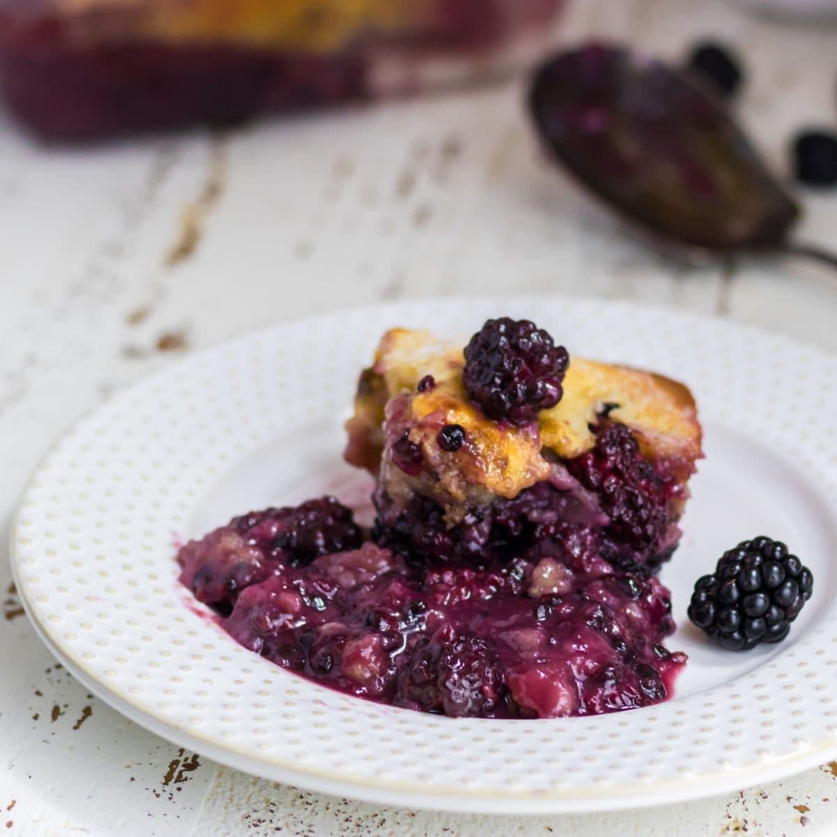 Closeup of the cobbler on a plate for the feature image.