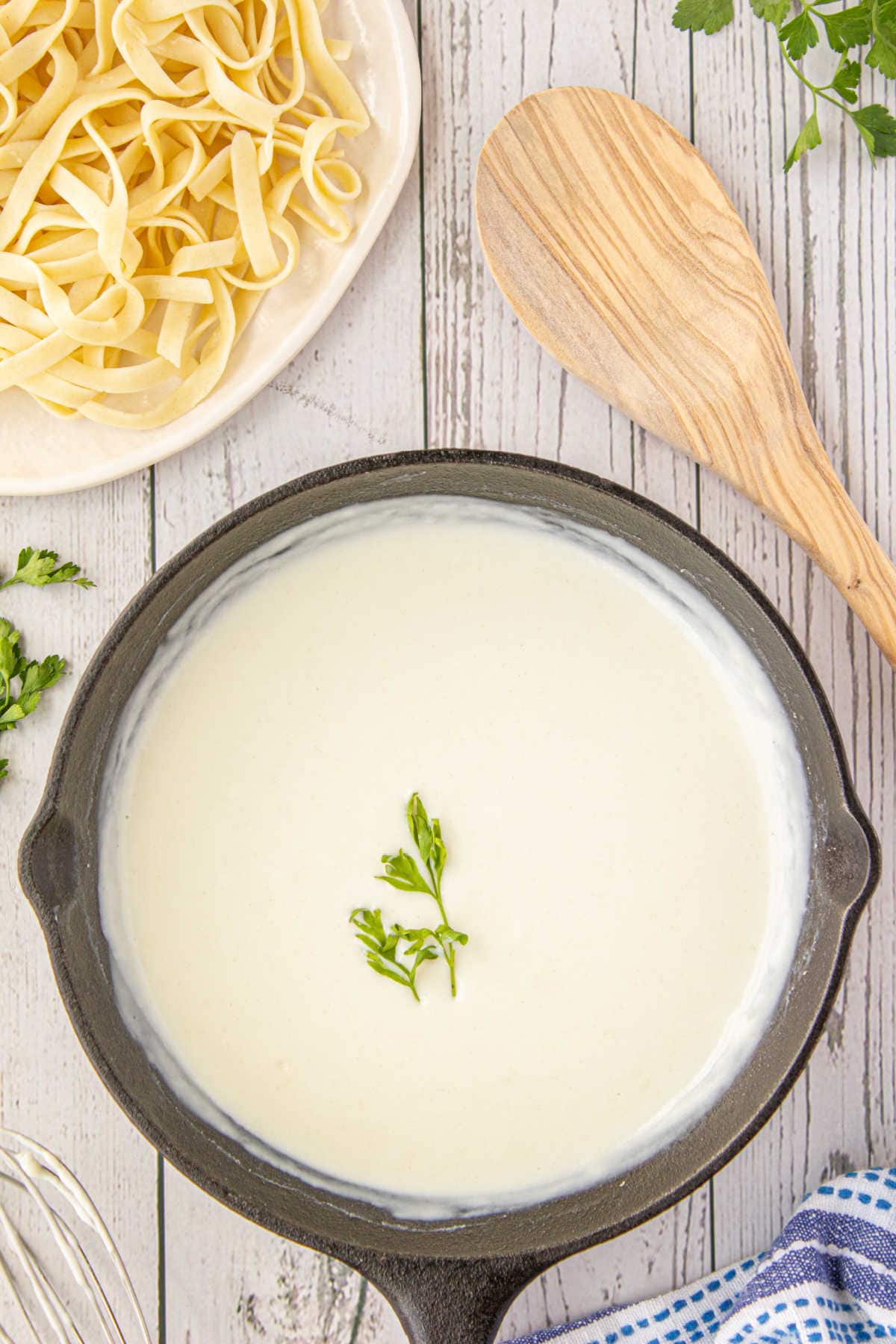 Overhead view of the cream sauce in an iron skillet.