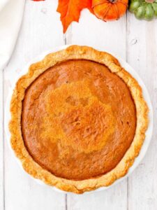 Overhead view of a finished pumpkin pie.