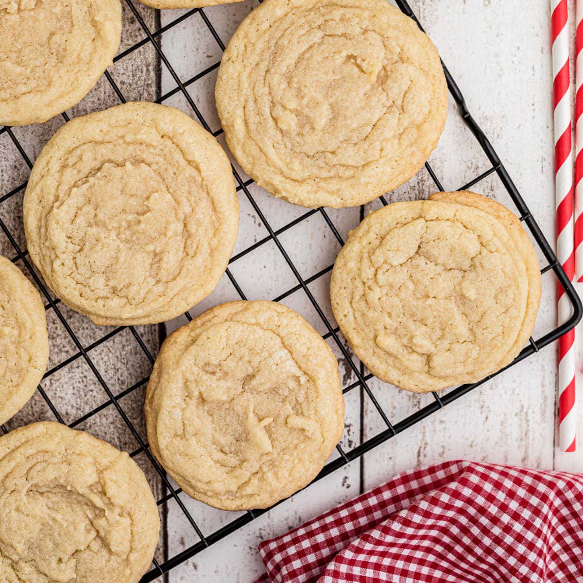 Overhead view of cookies on a cooling rack.