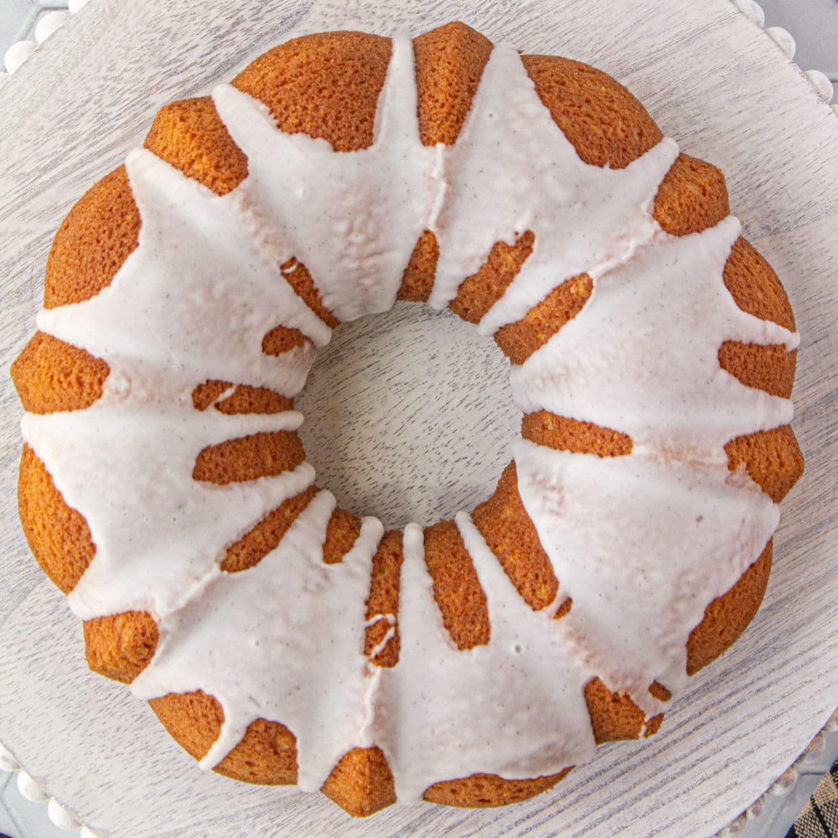 Overhead view of the cake showing the glaze for the feature image.