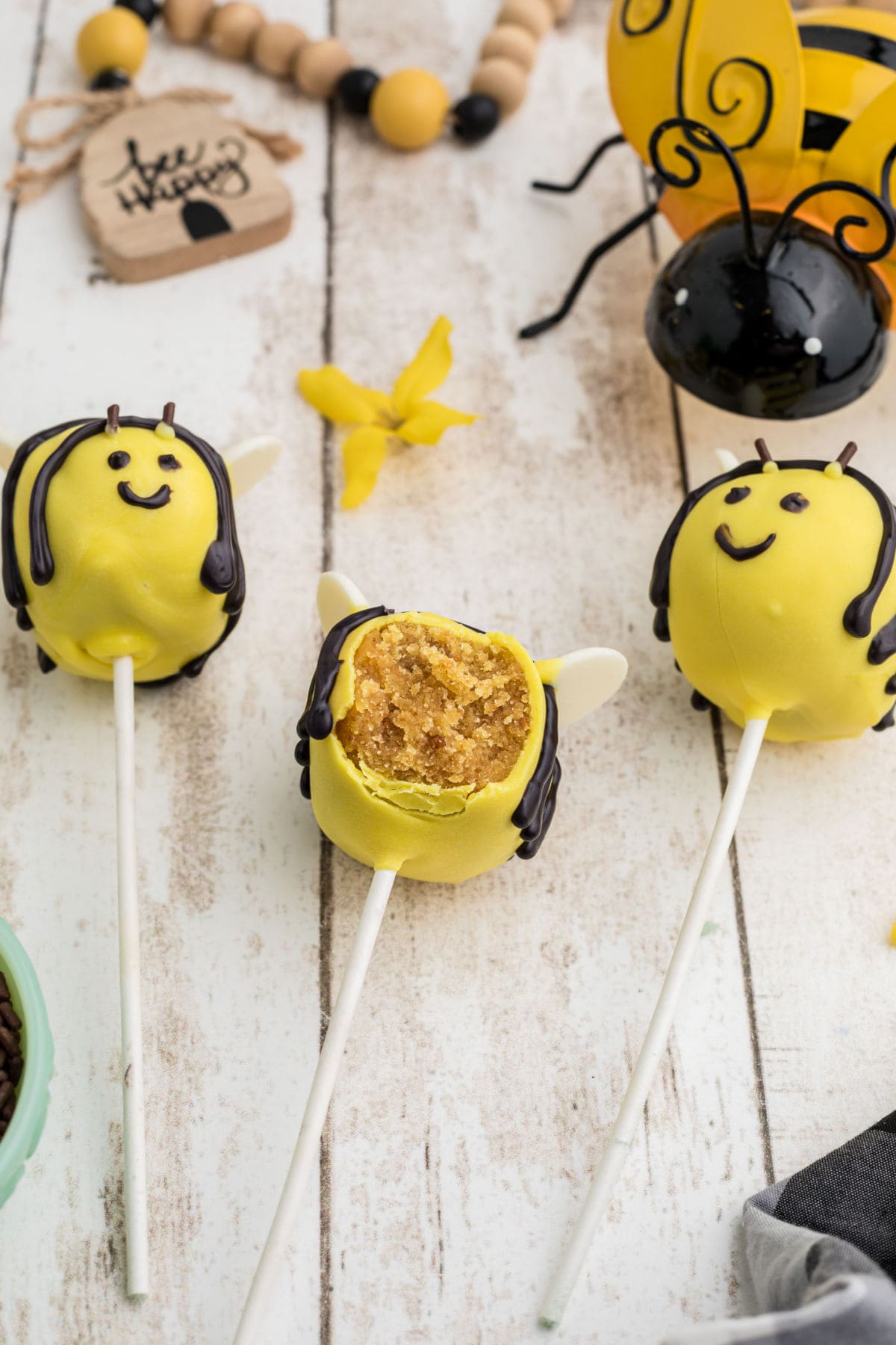 Edible Bumble Bees- Small wafer bees set of 24 - Cake and Cupcake