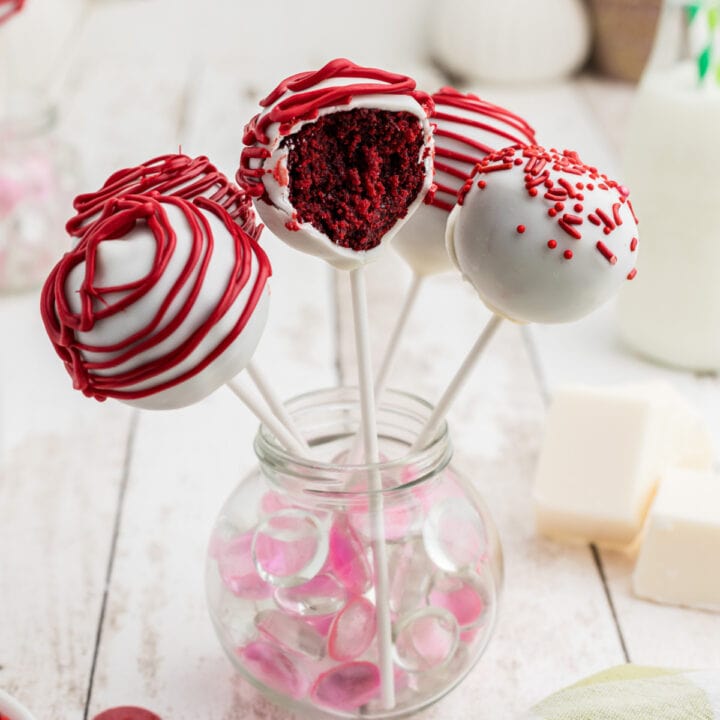 How to Make Red Velvet Cake Pops - Restless Chipotle