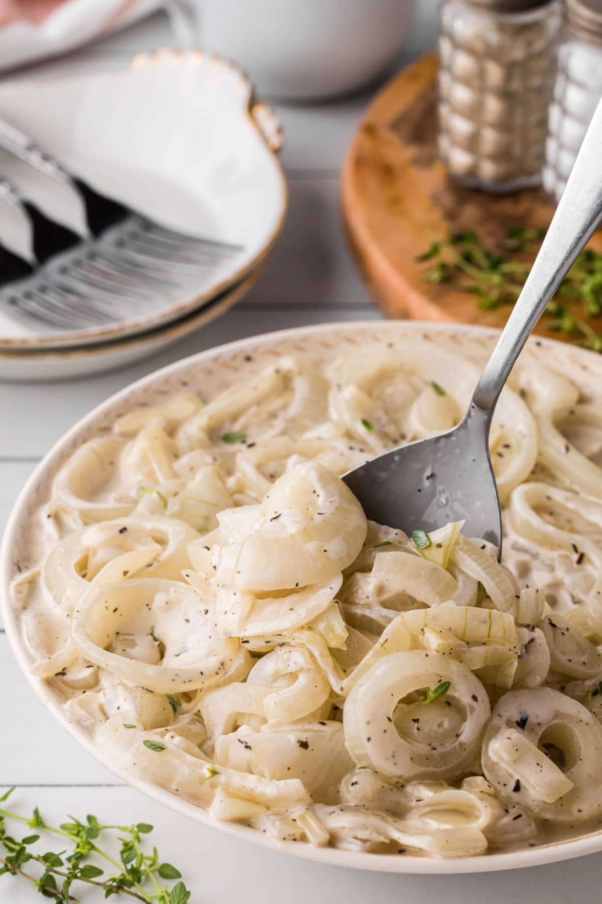 A bowl of sliced, creamed onions.