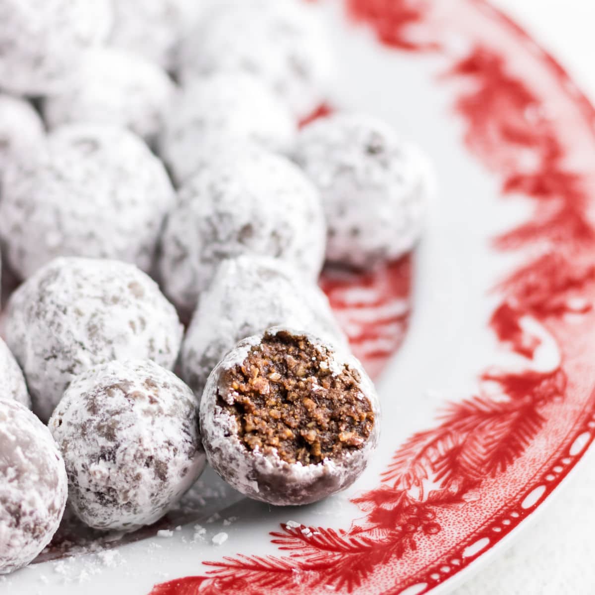 Old Fashioned Bourbon Balls • Freutcake