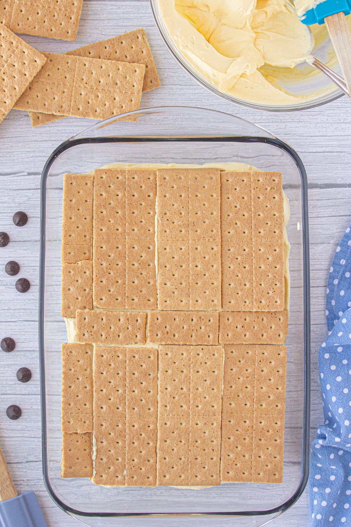 Graham crackers added on top of the pudding layer.