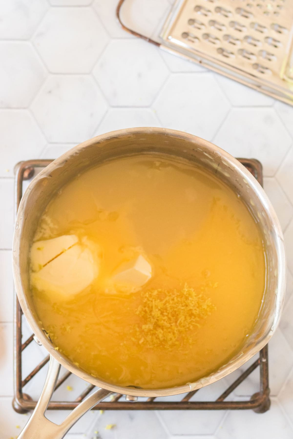 Butter and lemon are added into the pan and stirred in.