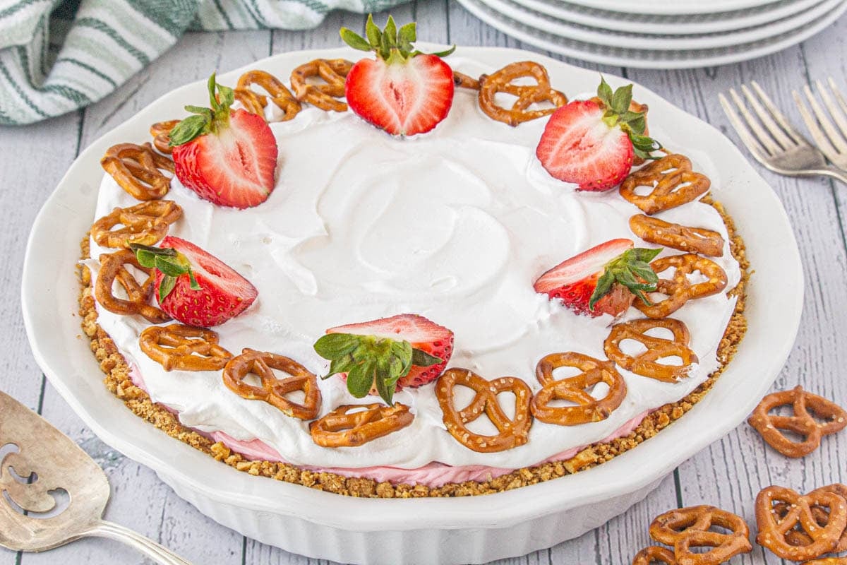 Strawberry cheesecake pie with pretzel crust